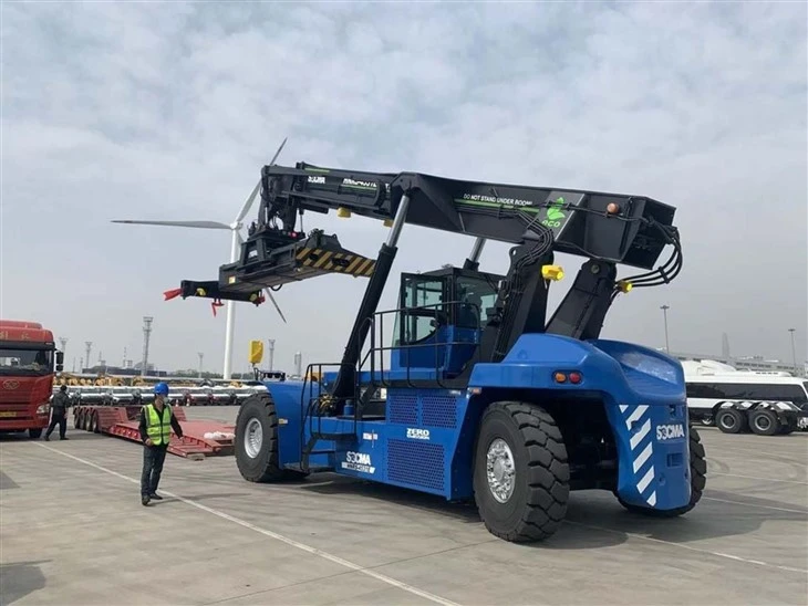 Lithium Battery Electric 45T Reach Stacker For Container Port Equipment