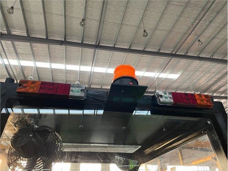 3tมินิ telehandler ทํางานภายในรถตู้
