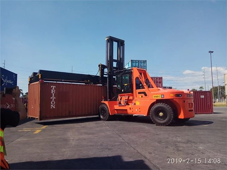 SOCMA 30t Forklift With Container Spreader